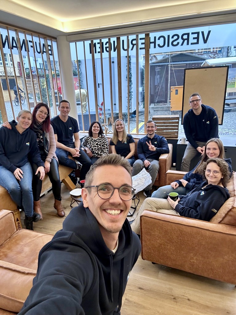 Team in der Lounge